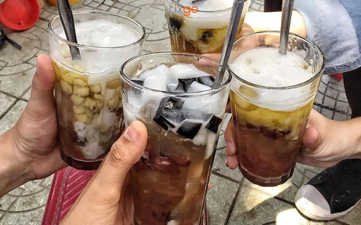 chè cung đình Huế Chè thập cẩm là sự kết hợp tinh tế của đa dạng các loại chè