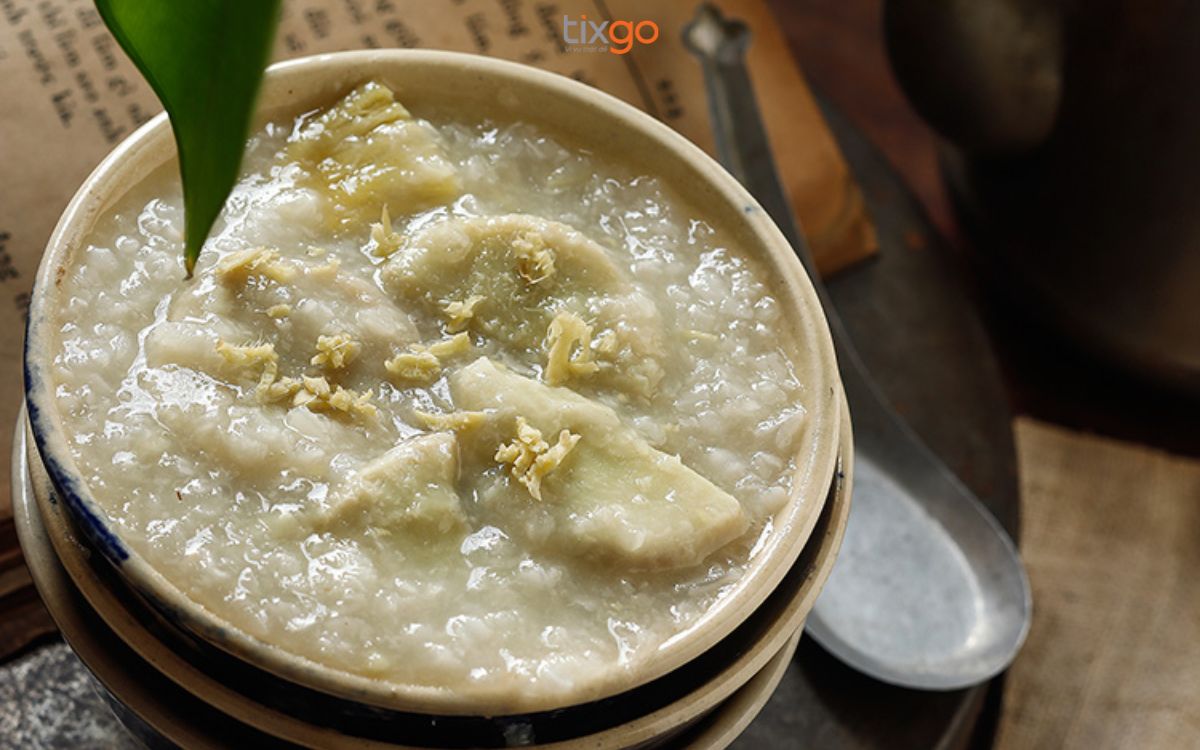 chè cung đình Huế Chè môn sáp vàng nổi bật với độ sánh mịn và vị bùi béo đặc trưng