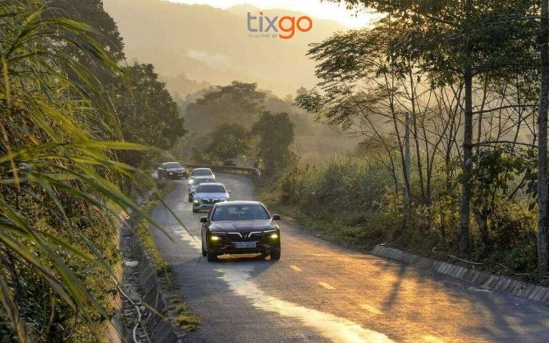 Cung đường đèo đi Sapa quanh co uốn lượn giữa núi rừng Tây Bắc