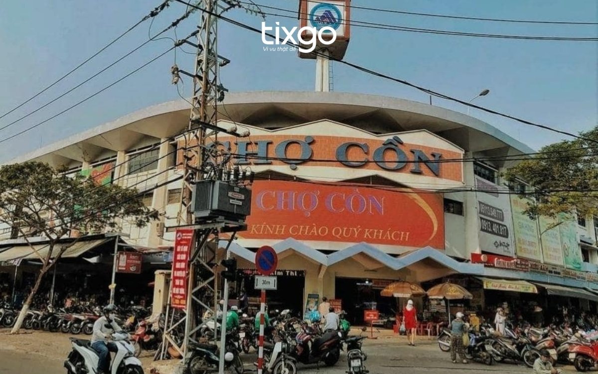 Chợ Cồn Đà Nẵng nằm tại ngã tư Hùng Vương - Ông Ích Khiêm