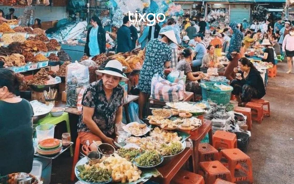 Khu ẩm thực ngoài trời tại Chợ Cồn Đà Nẵng