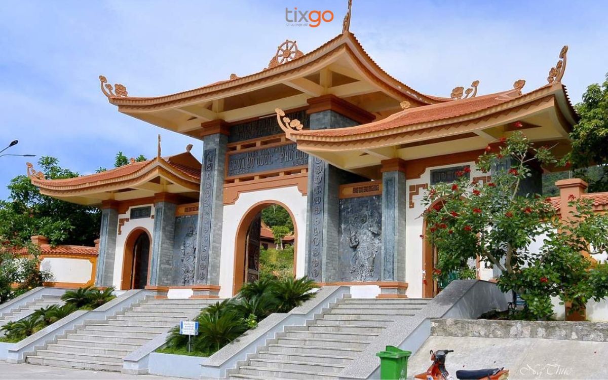 Chùa Hộ Quốc là ngôi chùa lớn nhất Phú Quốc 