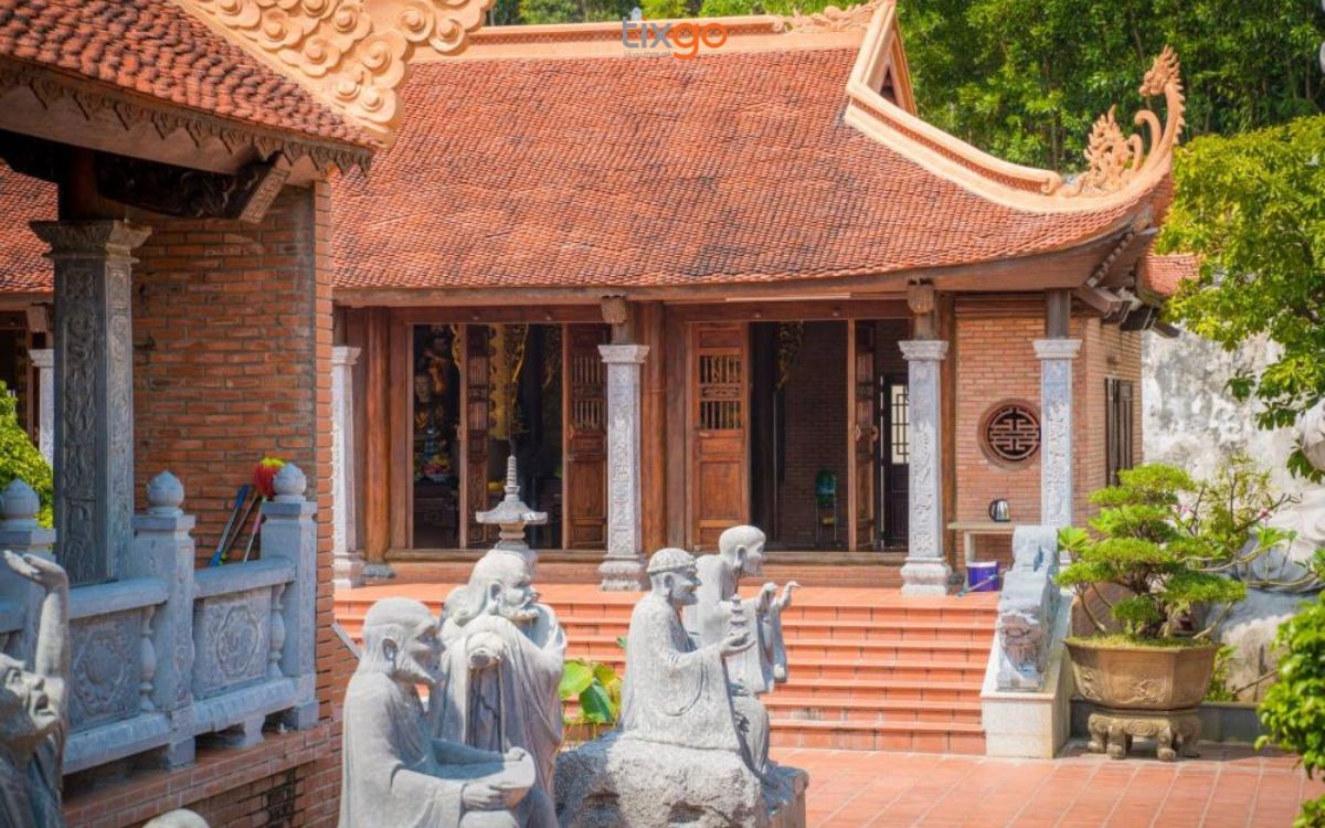 Chùa Hộ Quốc được xây dựng chủ yếu từ gỗ lim quý hiếm