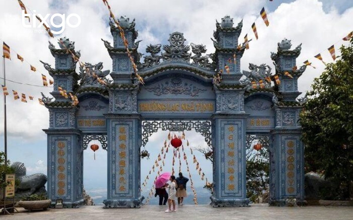 Cổng Tam Quan tại Chùa Linh Ứng Bà Nà Hills Cổng Tam Quan tại Chùa Linh Ứng Bà Nà Hills