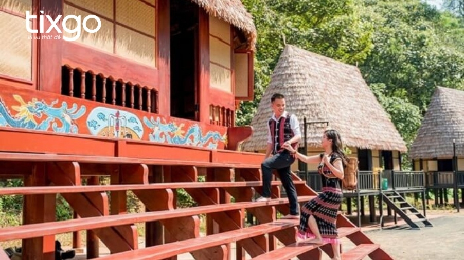 Đắm mình vào văn hóa bản địa Cơ Tu độc đáo tại Cổng Trời Đông Giang