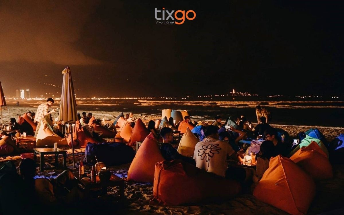 Dạo biển Mỹ Khê ngắm nhìn vẻ sôi động về đêm