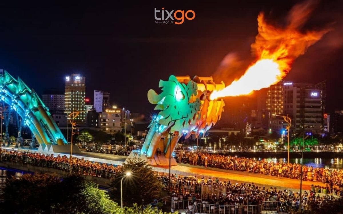 Ngắm nhìn Cầu Rồng phun lửa