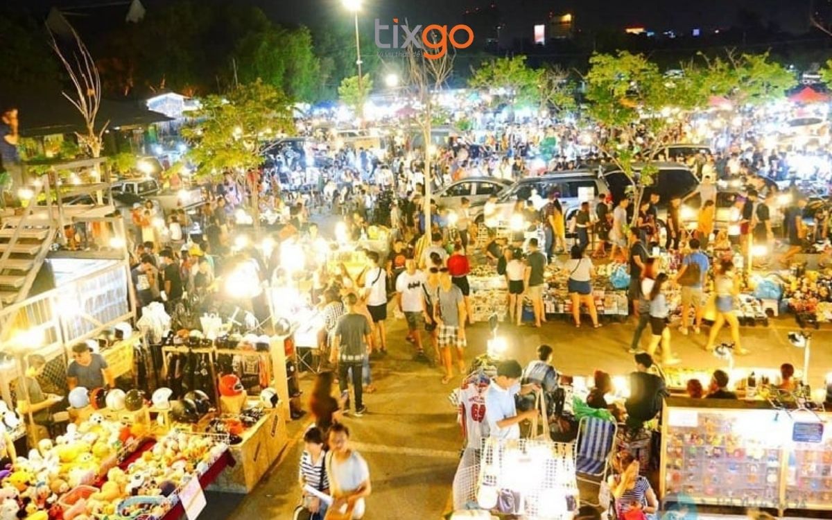 Chợ đêm Sơn Trà tấp nập về đêm