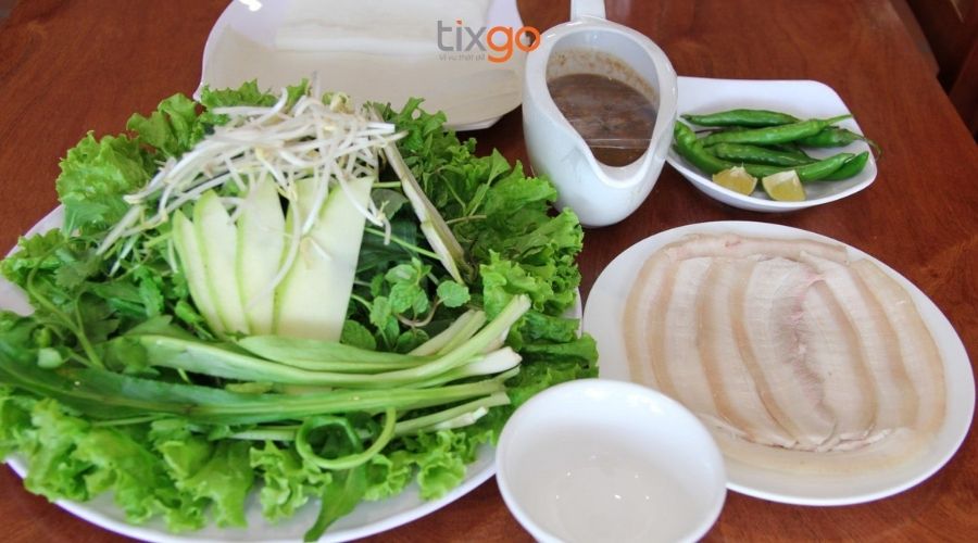 Bánh tráng cuốn thịt heo là đặc sản của Đà Nẵng