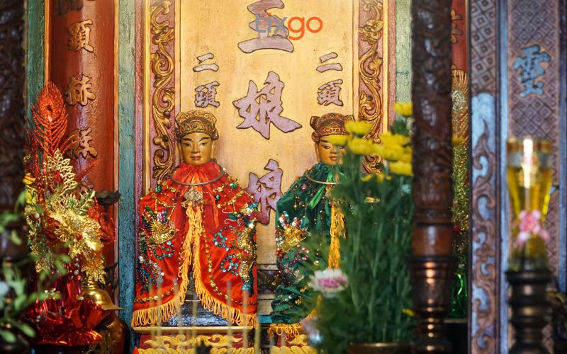 Bàn thờ Cậu Tài và Cậu Quý (Nhị vị công tử) - hai vị thần bảo hộ linh thiêng được ngư dân tôn kính tại Dinh Cậu dinh cậu Phú Quốc