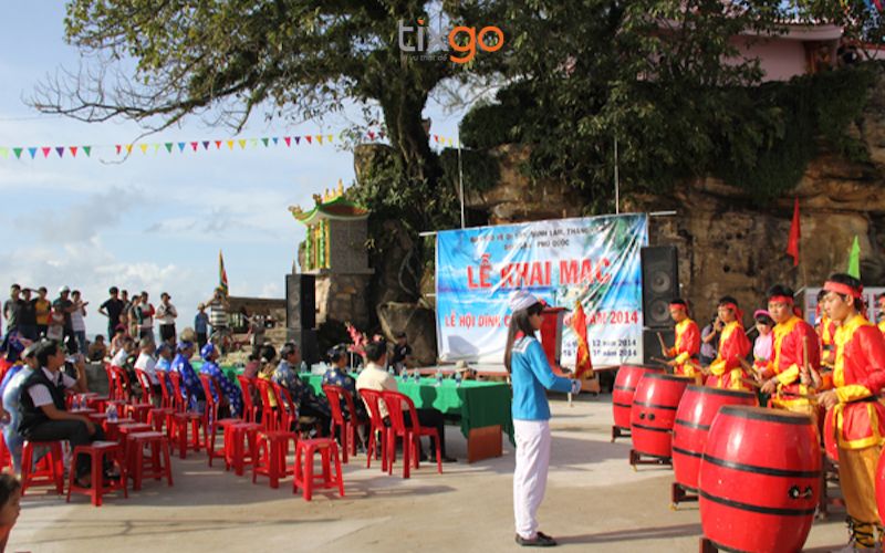 Không khí rộn ràng, trang trọng trong ngày khai mạc lễ hội Dinh Cậu Dinh Bà Phú Quốc dinh cậu Phú Quốc