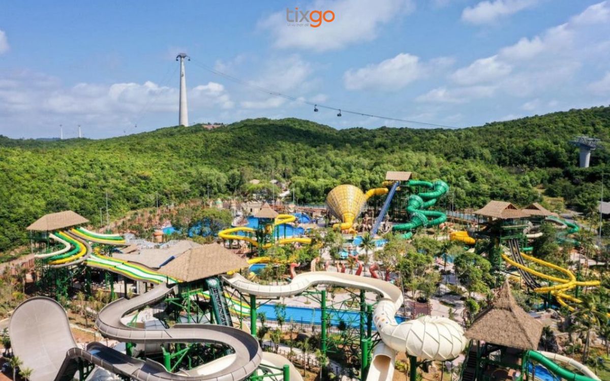 Aquatopia Water Park là công viên nước hiện đại hàng đầu Đông Nam Á