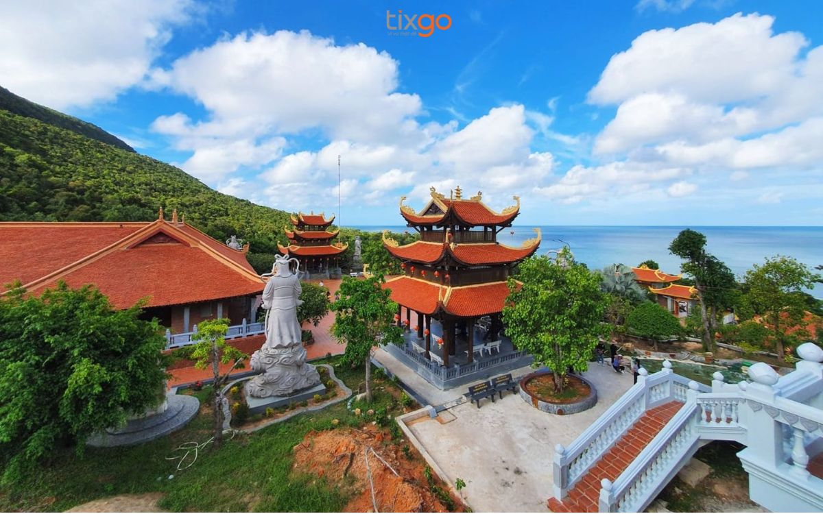 Chùa Hộ Quốc là điểm dừng chân tâm linh được nhiều du khách lựa chọn