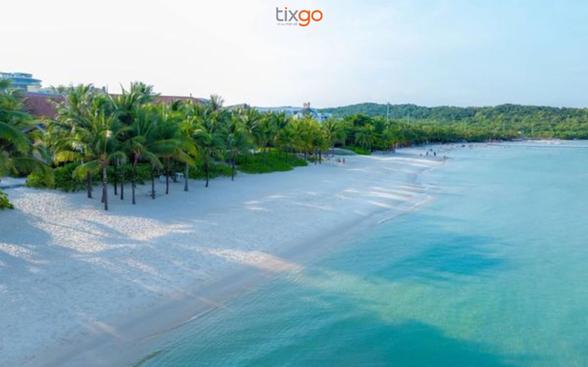 Bãi Khem là một trong những bãi biển nổi tiếng nhất khu vực Nam đảo 