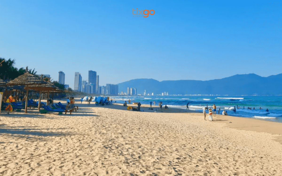 Du lịch Đà Nẵng tháng 4 với biển xanh