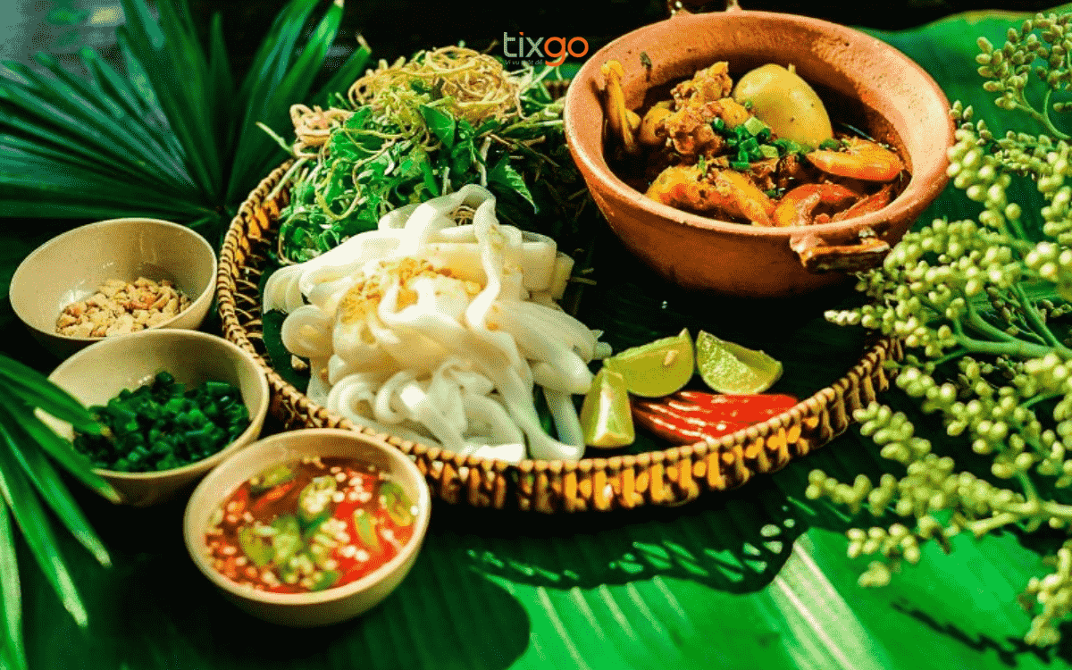 Du lịch Đà Nẵng tháng 9 thử mỳ Quảng