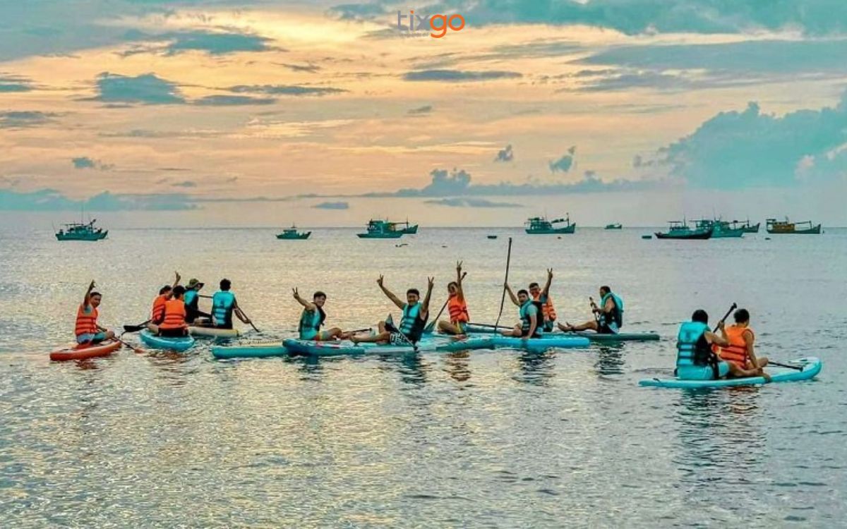 Chèo thuyền Kayak là cách khám phá vẻ đẹp Hòn Thơm bình yên 