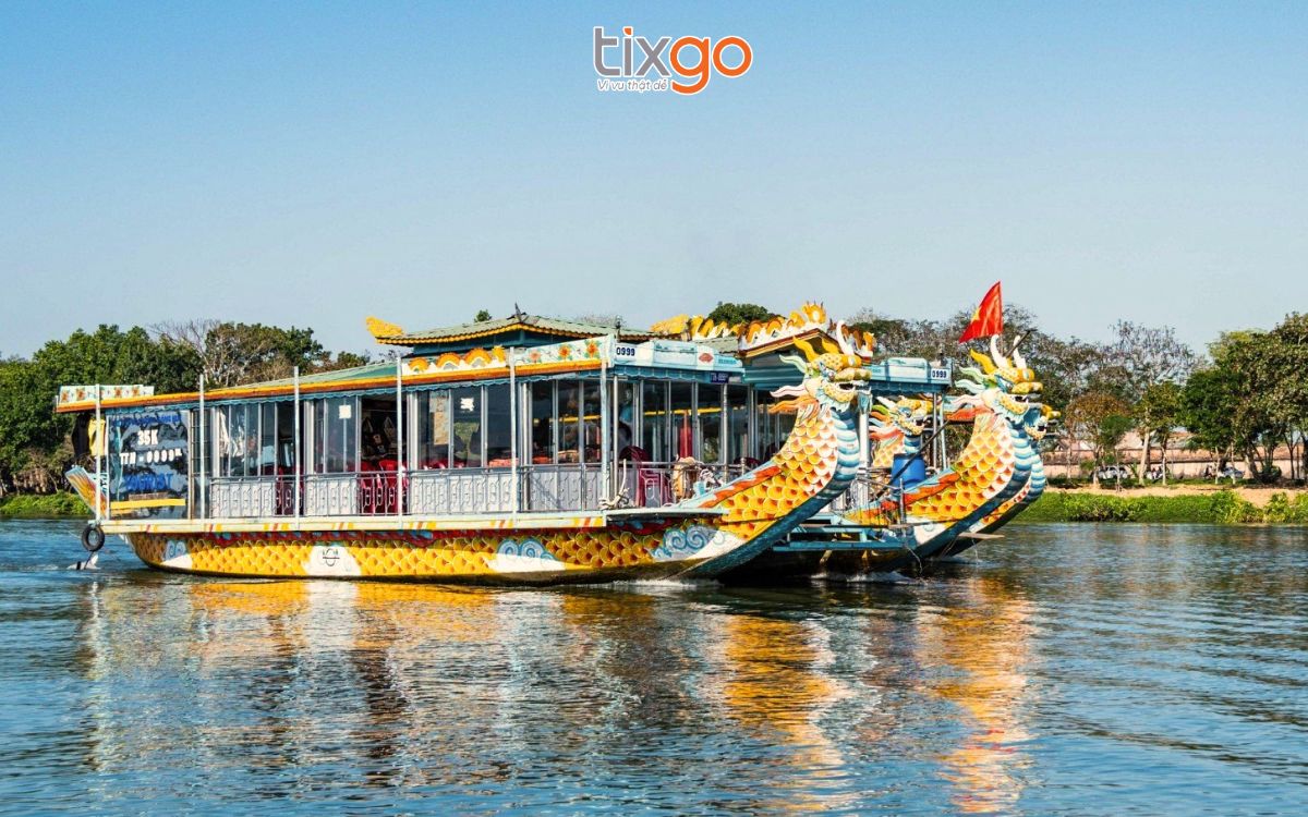 du lịch huế tháng 7 Du ngoạn thuyền rồng trên sông Hương