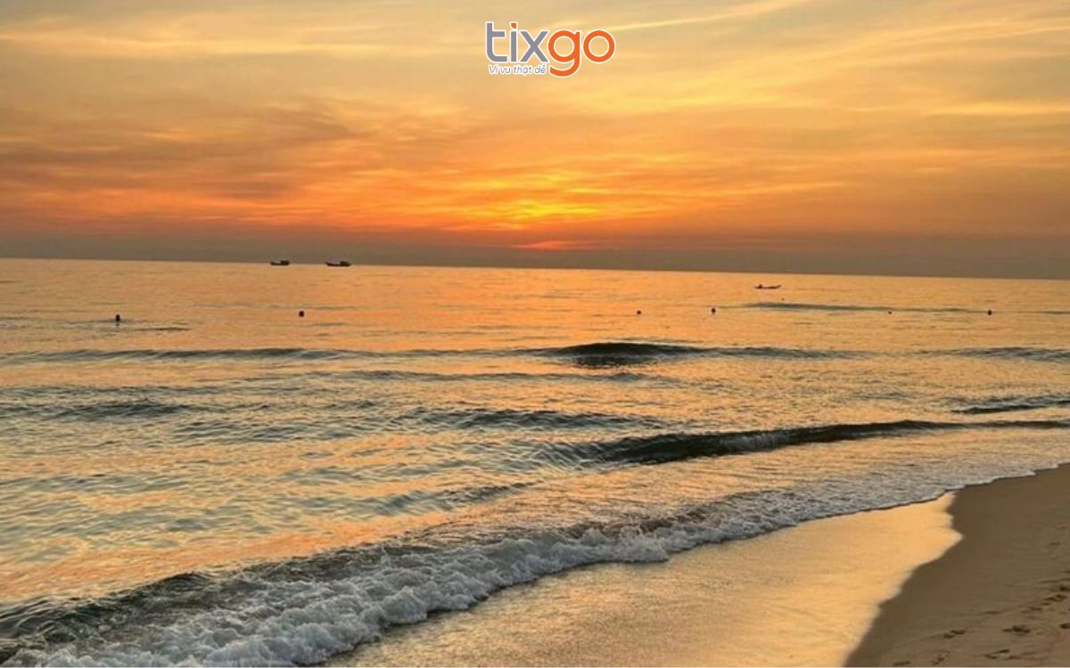 du lịch huế tháng 7 Biển Thuận An gần trung tâm thành phố