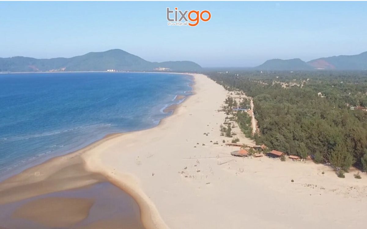 du lịch huế tháng 7 Biển Cảnh Dương phù hợp để nhóm bạn cắm trại