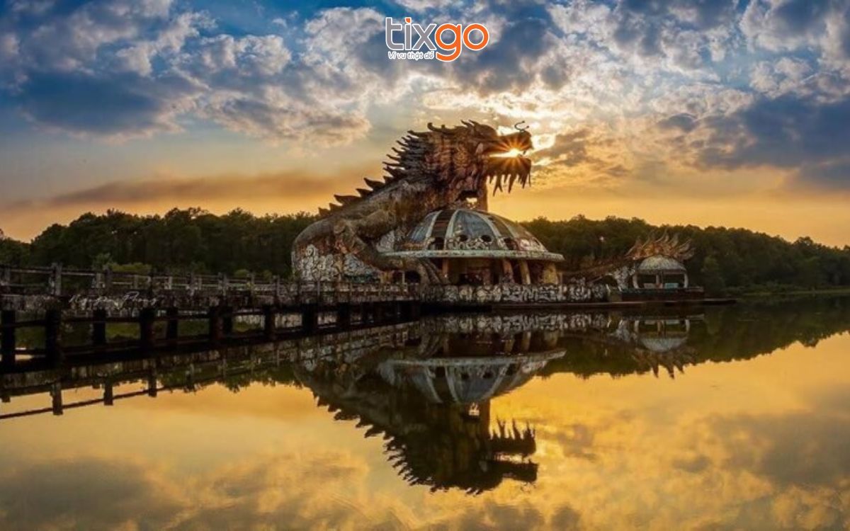 du lịch huế tháng 7 Hồ Thủy Tiên là công viên bỏ hoang từng được tạp chí nước ngoài vinh danh