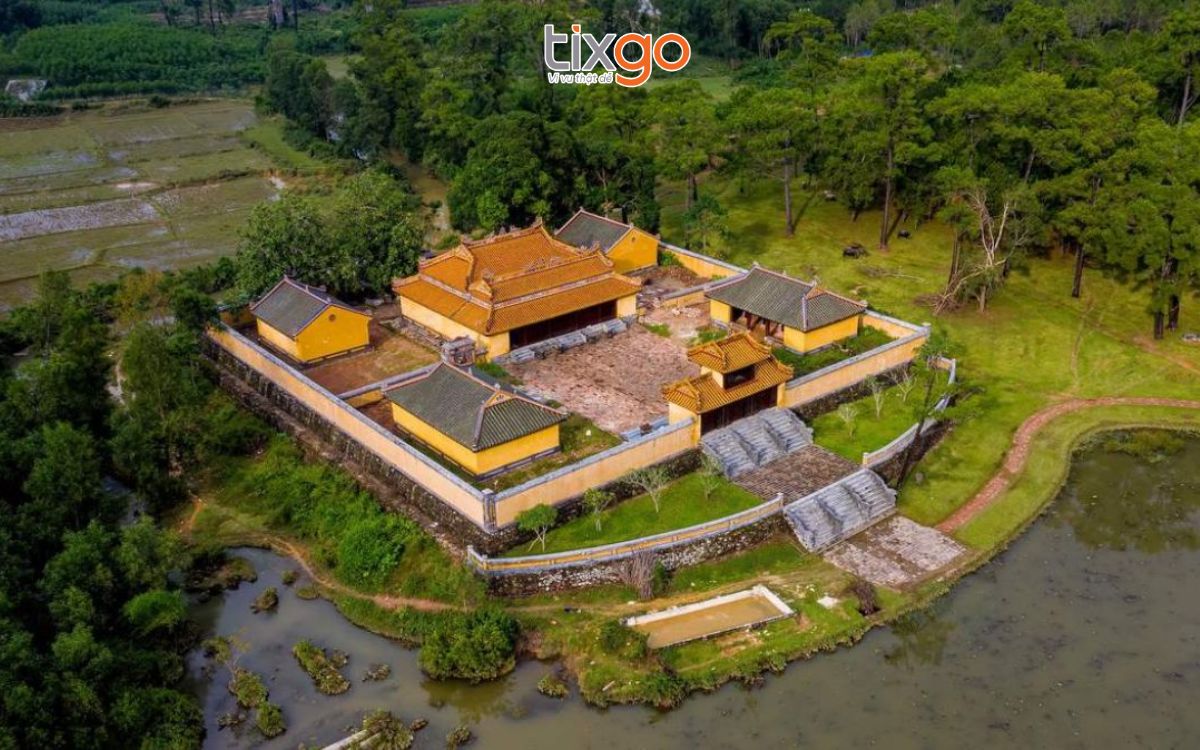 du lịch huế tháng 8 Lăng Gia Long