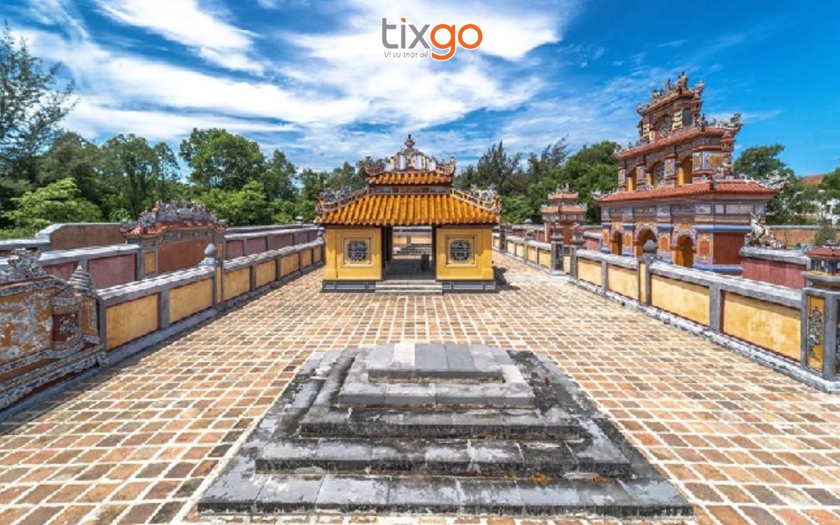 du lịch huế tháng 8 Lăng Dục Đức