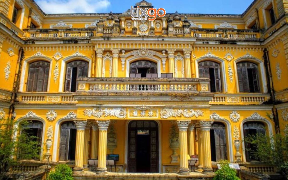 du lịch huế tháng 8 Cung An Định uy nghi, bề thế