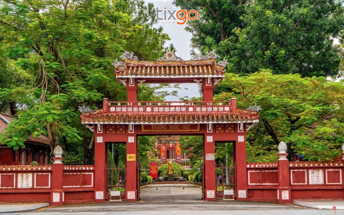 du lịch huế tháng 8 Trường Quốc Học Huế