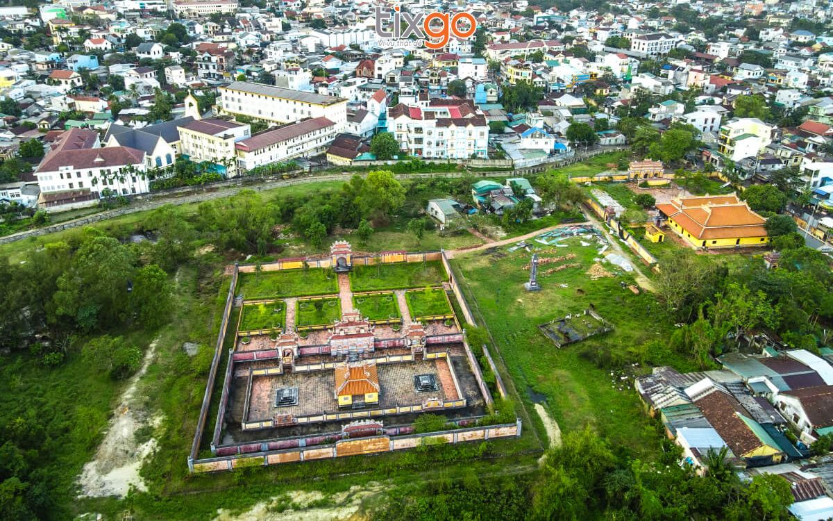 du lịch huế tháng 9 Lăng Dục Đức