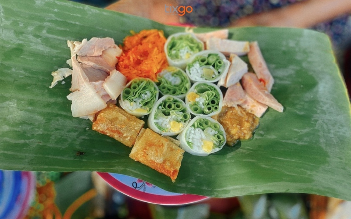 Bánh cuốn tôm chua món ăn độc bản của người dân Huế