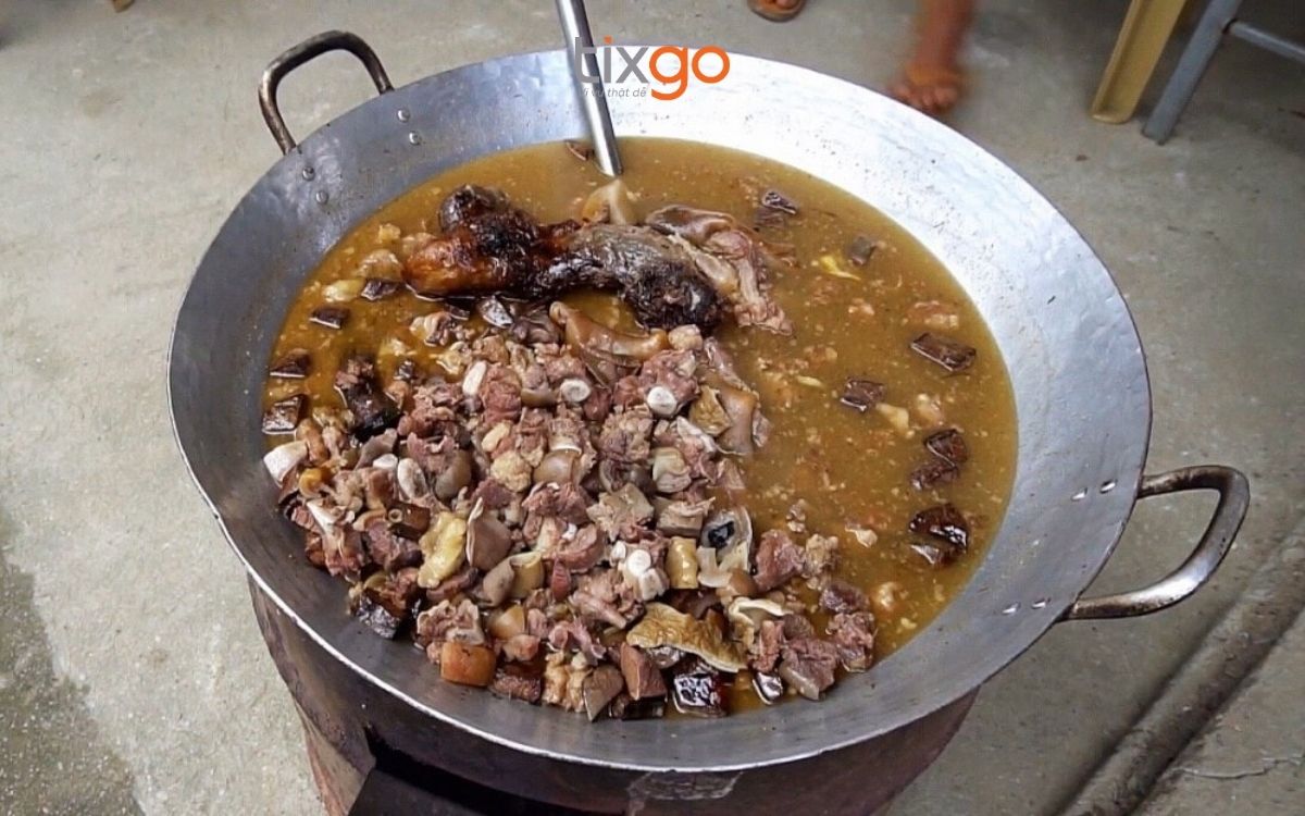 du lịch Lào Cai Thắng Cố là món ăn đặc trưng của người H’Mông