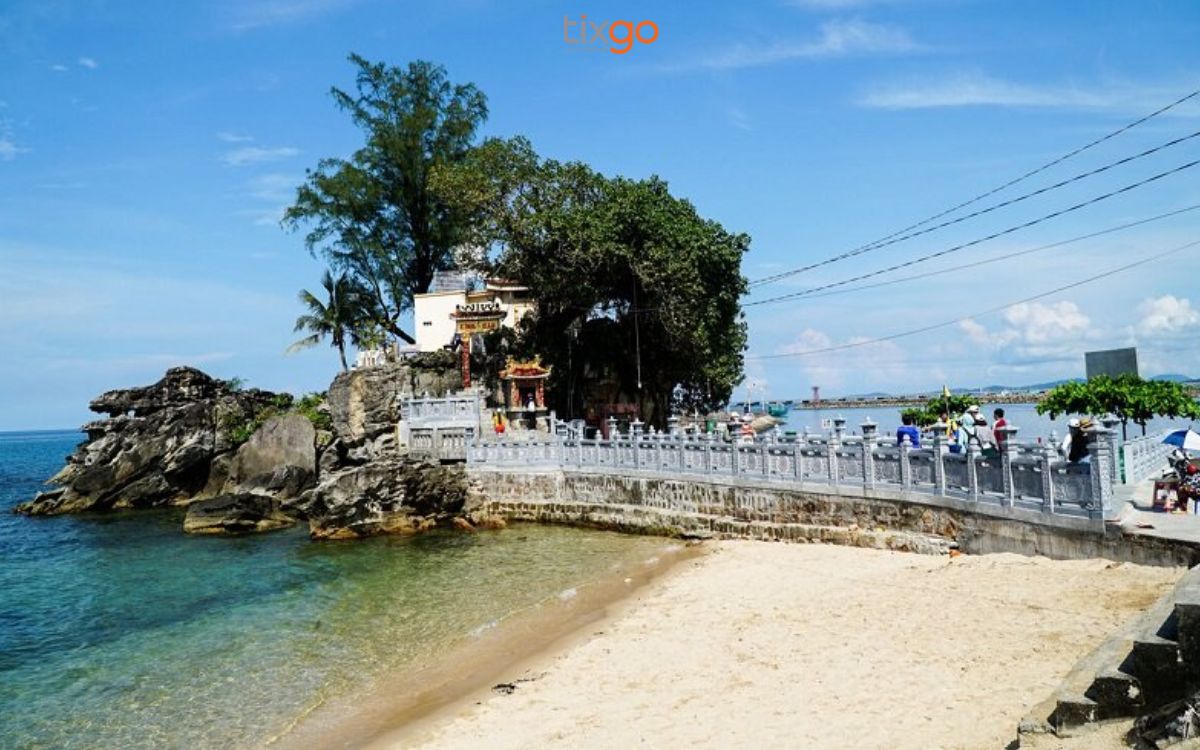 Dinh Cậu là một trong những địa điểm tâm linh bậc nhất ở Phú Quốc