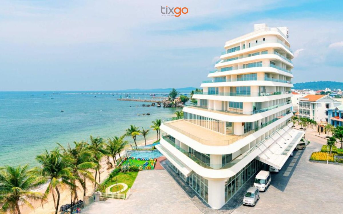 Seashells Hotel & Spa Phú Quốc nổi bật với hồ bơi lớn hướng biển