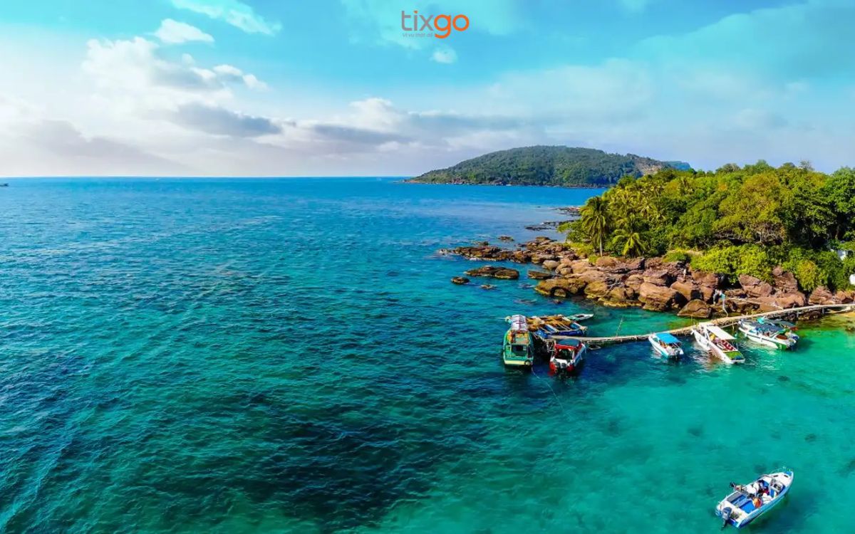 Hòn Mây Rút “hút hồn” khách du lịch với vẻ đẹp nguyên sơ và trong trẻo