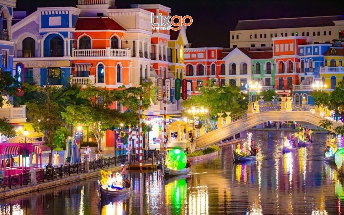 Dạo chơi Grand World khi đi du lịch Phú Quốc tháng 7