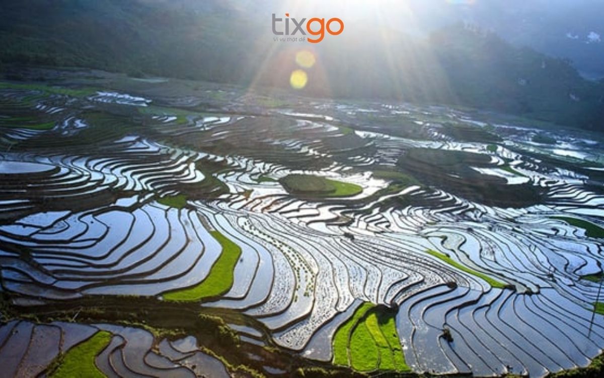 Mùa nước đổ lấp lánh sắc bạc du lịch Sapa tháng 3