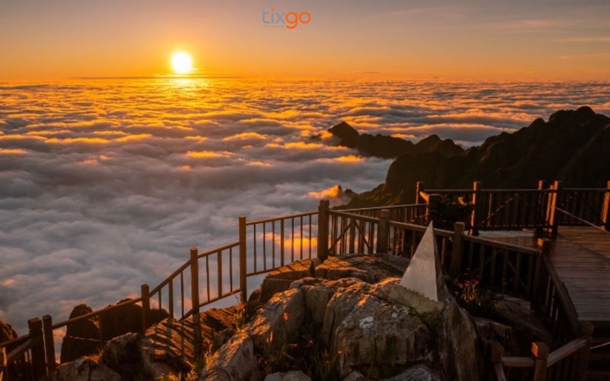 Săn mây đỉnh Fansipan - nóc nhà Đông Dương du lịch sapa tháng 8