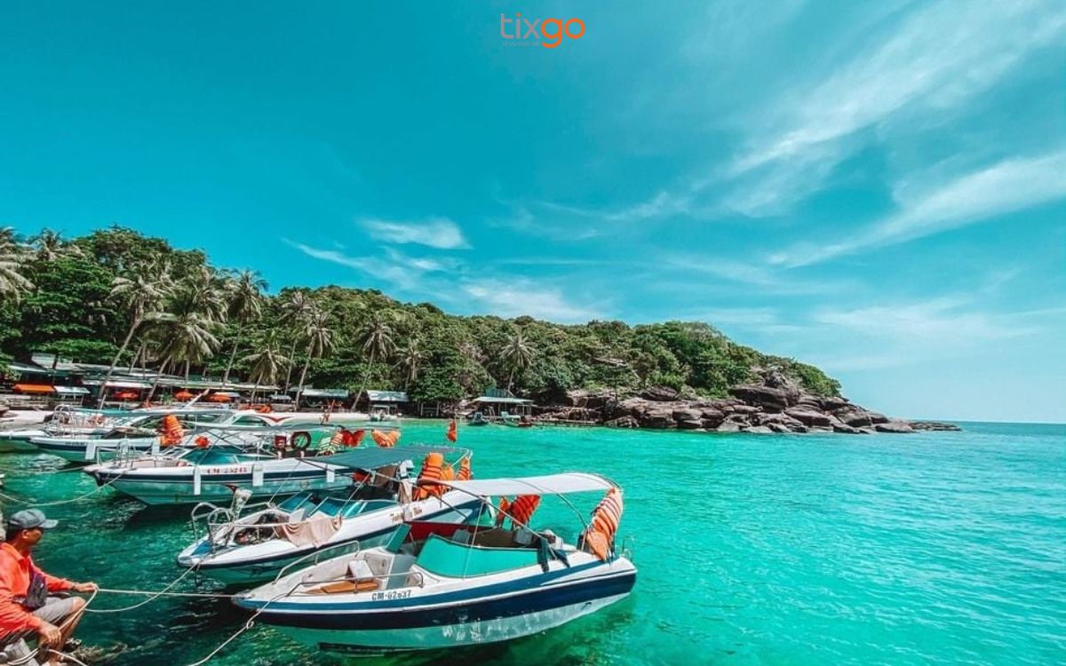 Di chuyển đến Hòn Móng Tay bằng cano