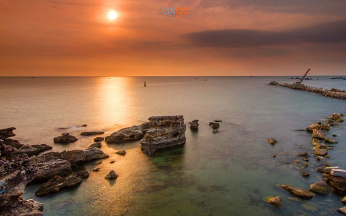 Khoảnh khắc hoàng hôn trên Hòn Móng Tay