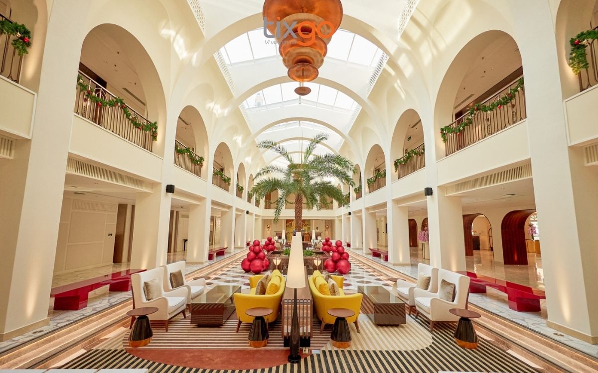 khách sạn Sunworld Phú Quốc Khách sạn La Festa Phu Quoc - Curio Collection by Hilton mang hơi thở Địa Trung Hải