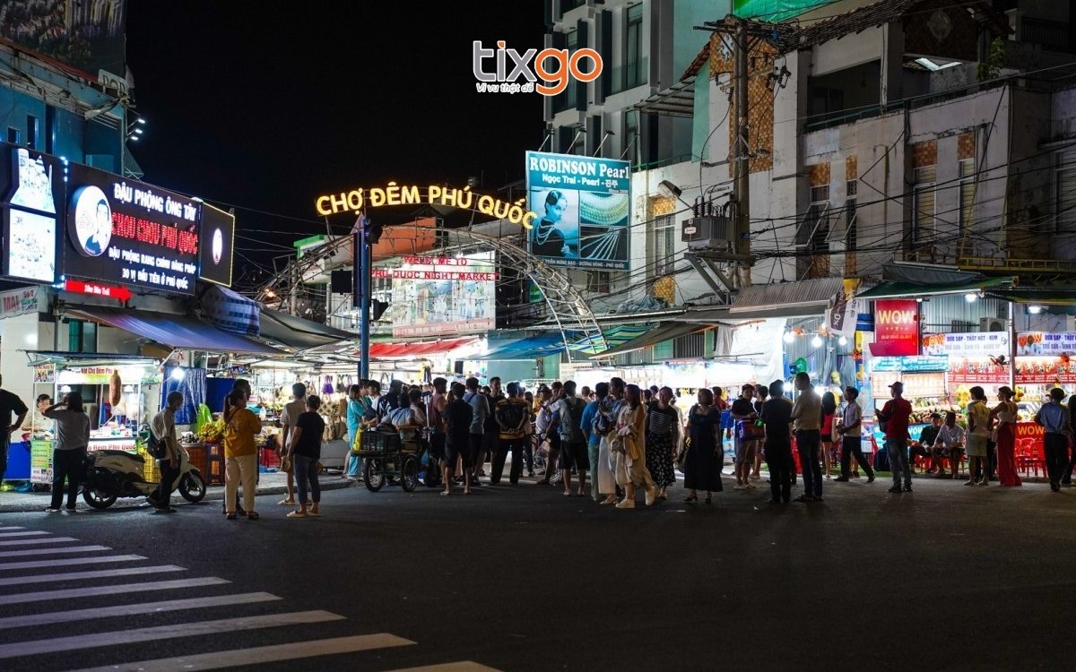 Chợ đêm Phú Quốc là khu vui chơi Phú Quốc không thể bỏ qua khu vui chơi phú quốc