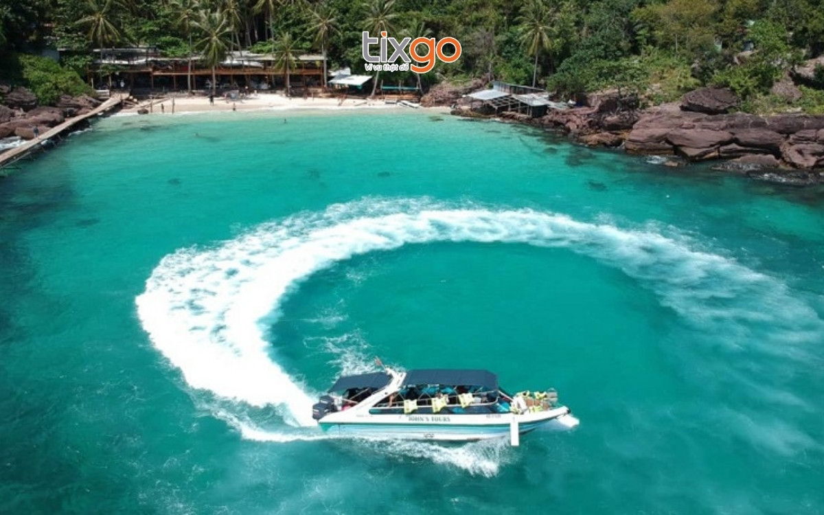 Cano là phương tiện di chuyển ở Phú Quốc để ra đảo