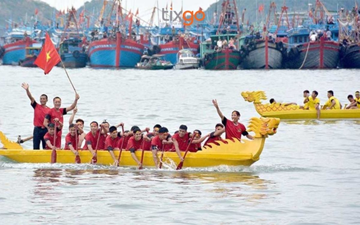 Không khí giờ lễ hội đua thuyền diễn ra Không khí giờ lễ hội đua thuyền diễn ra