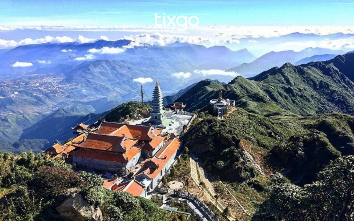 Đền Mẫu Thượng Ngàn Sapa cách Sapa khoảng 3km về phía Tây Nam Mẫu Thượng Sapa