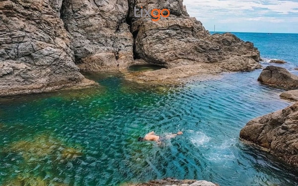 Bơi lội giữa lòng Mũi nghê Bơi lội giữa lòng Mũi nghê