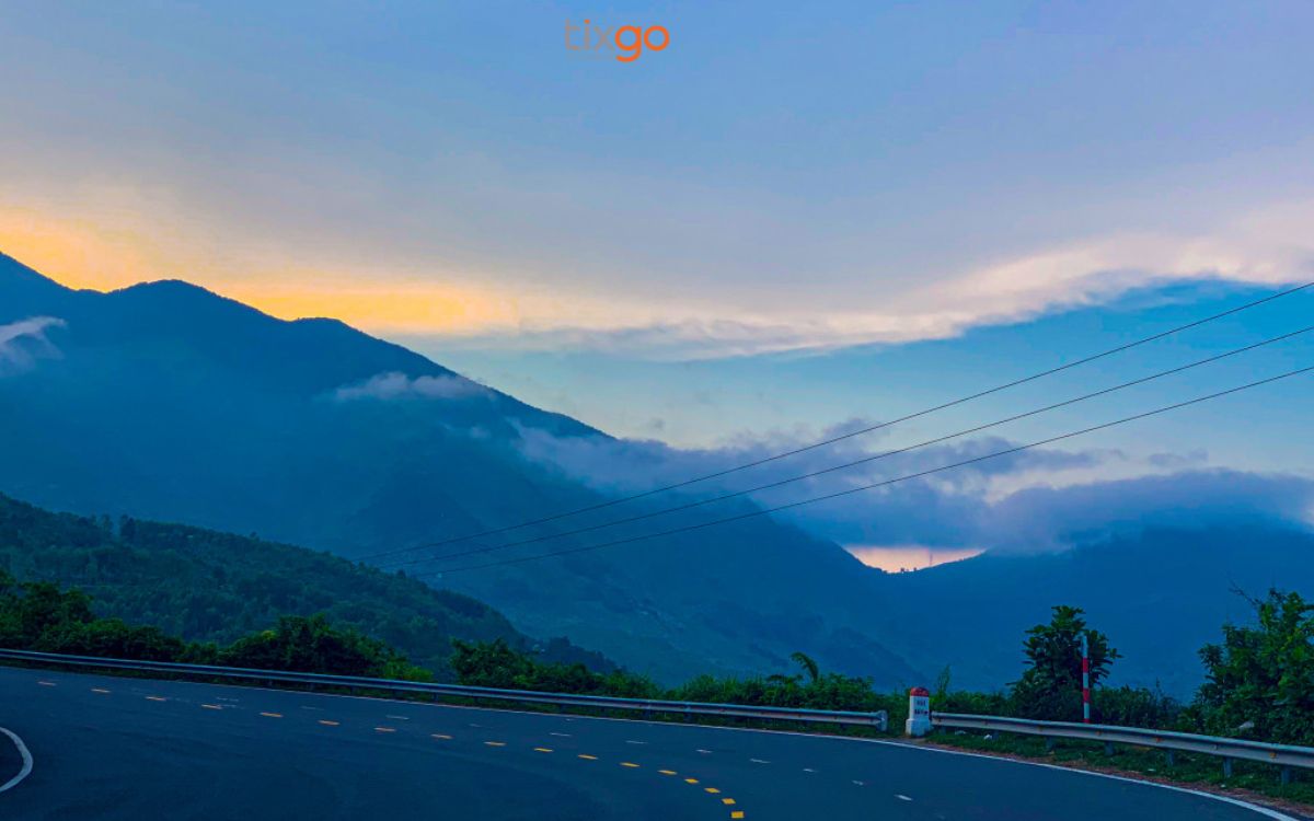 Ngắm bình minh ở Đà Nẵng ở Đèo Hải Vân Ngắm bình minh ở Đà Nẵng ở Đèo Hải Vân