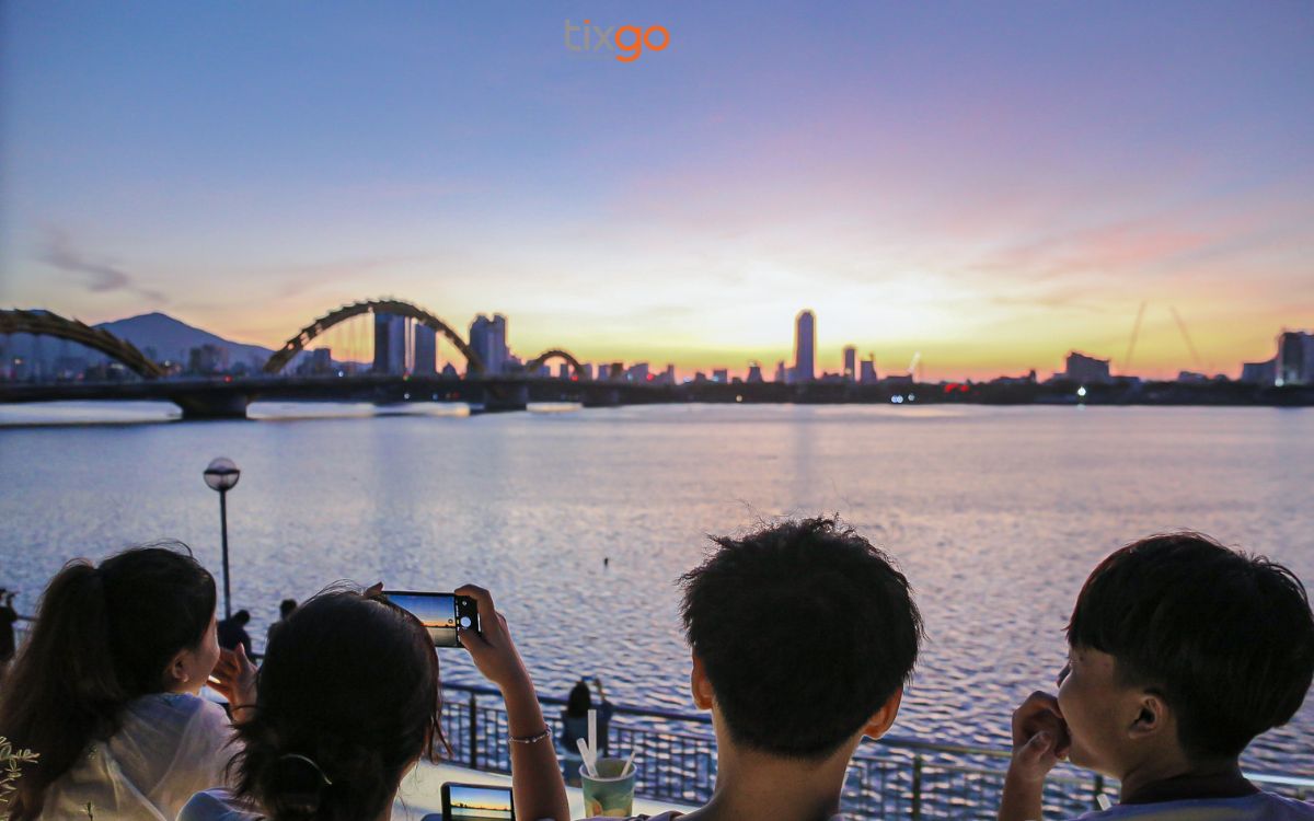 Uống cà phê sáng - ngắm bình minh ở Đà Nẵng Uống cà phê sáng - ngắm bình minh ở Đà Nẵng