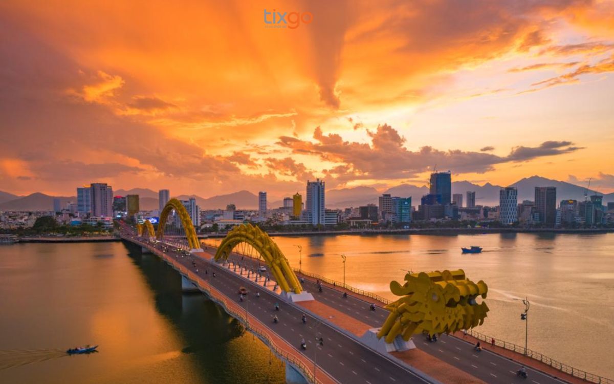 Ngắm hoàng hôn ở Đà Nẵng tại Cầu Rồng