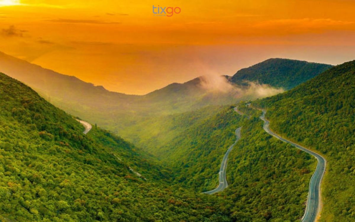 Hoàng hôn ở Đà Nẵng tại đèo Hải Vân